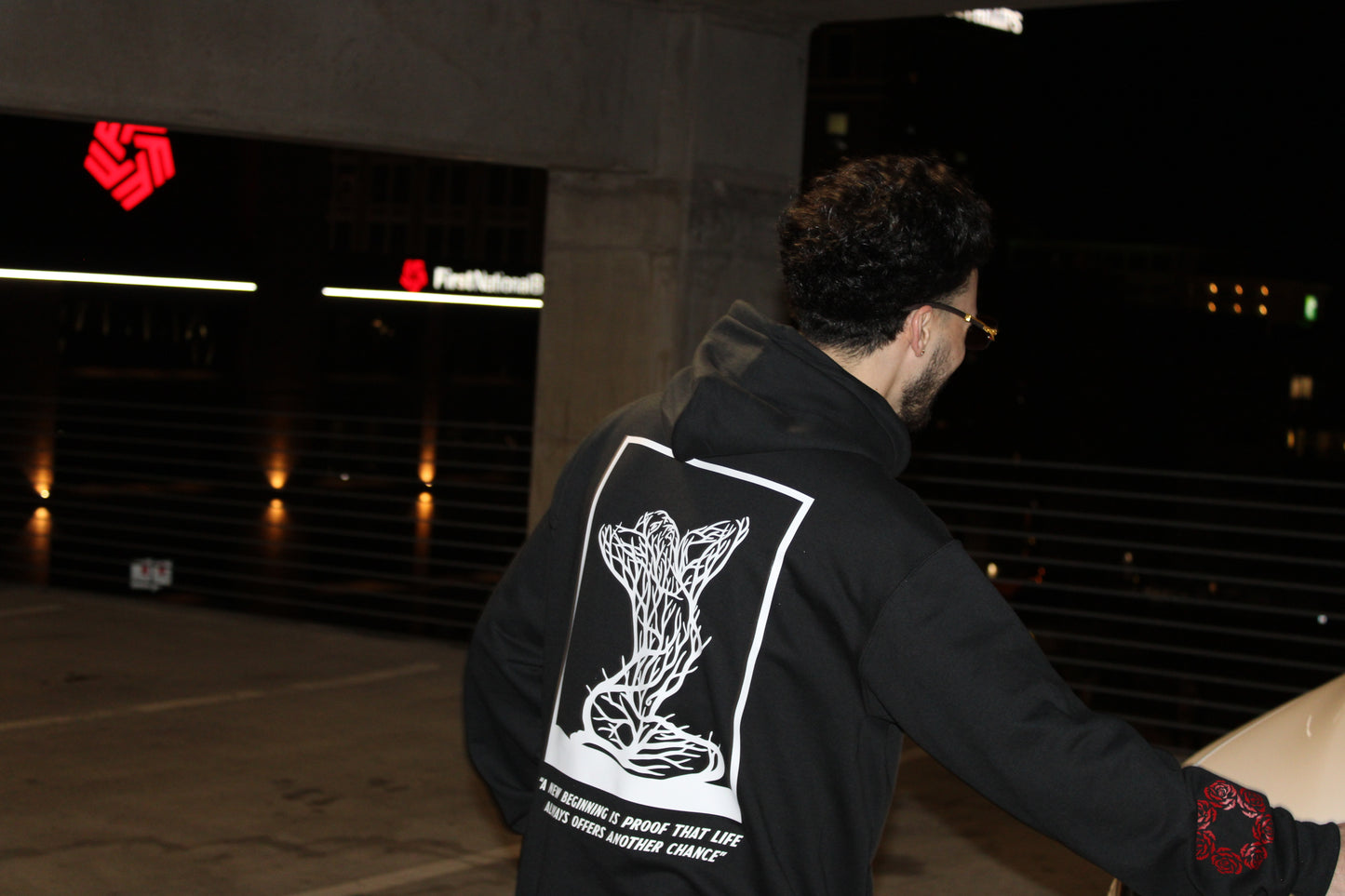 Hoodie black & red roses 🌹