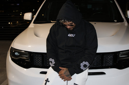 Hoodie black & White roses 🌹